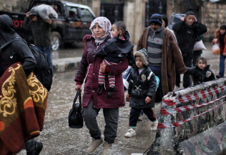 Kurdos huyen de Alepo