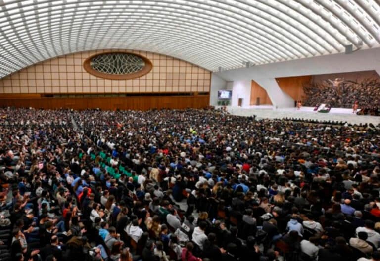 León XIV grita a los jóvenes de Roma: “Nunca estamos solos, Jesús está con nosotros”