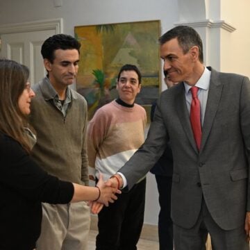 Pedro Sánchez en su encuentro con las víctimas de abusos