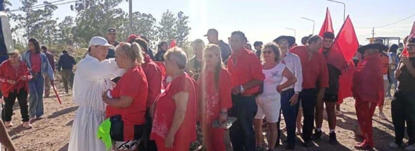 El obispo de Goya, cercano a los devotos de la Cruz Gil