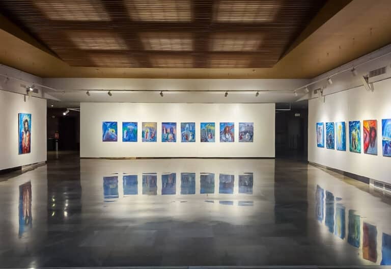 Por la cruz a la luz