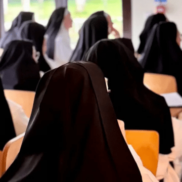 Presentación del informe a la comunidad de las Hermanas Benedictinas del Sagrado Corazón de