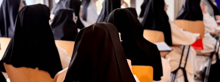 Presentación del informe a la comunidad de las Hermanas Benedictinas del Sagrado Corazón de