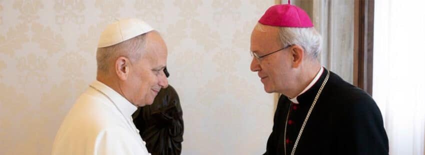 El obispo Schneider pide al Papa que blinde la misa tradicional con una constitución apostólica