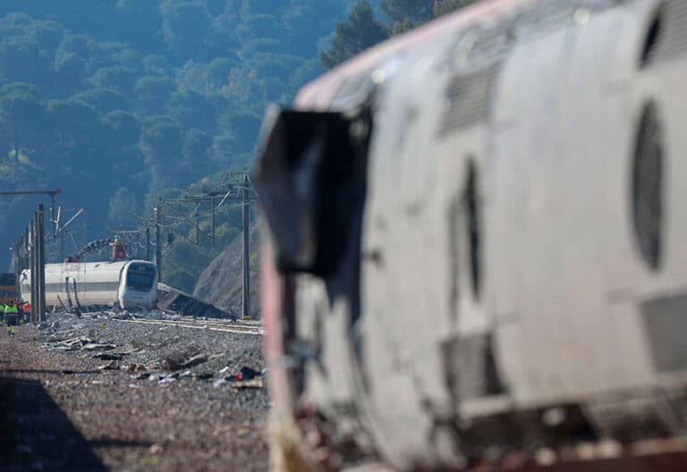 La Guardia Civil está centrada ahora en analizar el vagón seis del tren Iryo, el primero que descarriló el domingo en Adamuz (Córdoba).