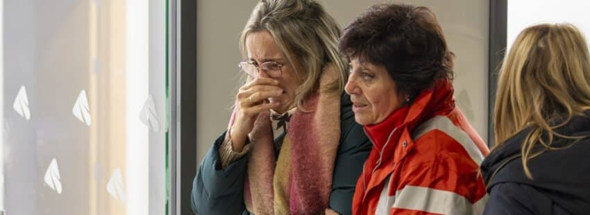 Una de las personas atendidas tras el accidente de trenes en Córdoba