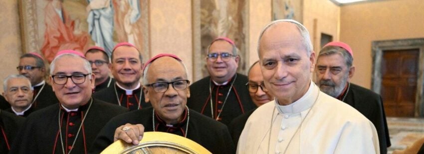 León XIV tras encuentro con obispos peruanos: “Interpretemos con fe la realidad que hoy