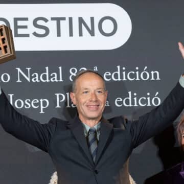 Francesc Torralba recibe el Premio Josep Pla