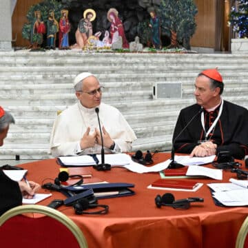 León XIV, durante el consistorio extraordinario