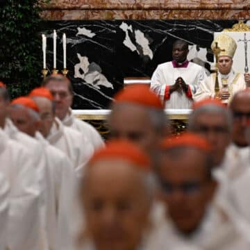 León XIV preside la misa del consistorio extraordinario de cardenales