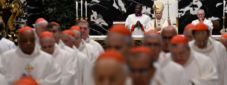 León XIV preside la misa del consistorio extraordinario de cardenales