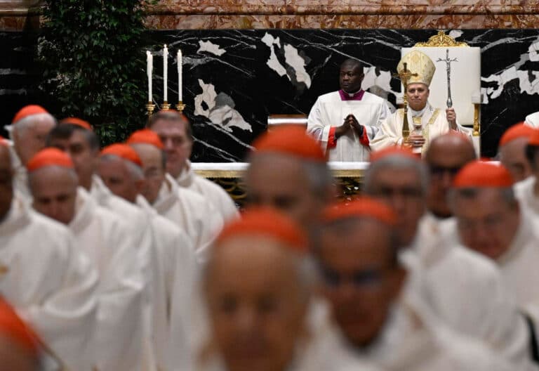 León XIV preside la misa del consistorio extraordinario de cardenales