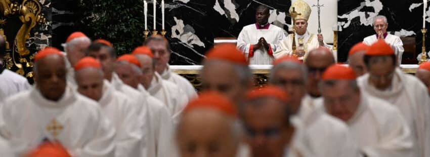 León XIV preside la misa del consistorio extraordinario de cardenales