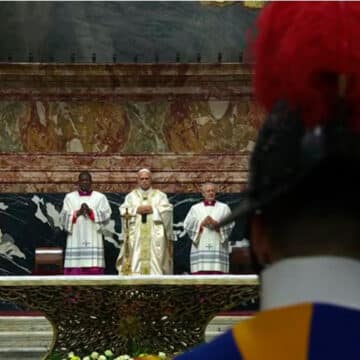 León XIV preside la misa del consistorio extraordinario de cardenales