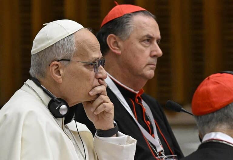 León XIV, durante su primer consistorio