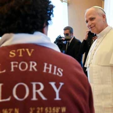 León XIV, durante una audiencia en el palacio apostólico