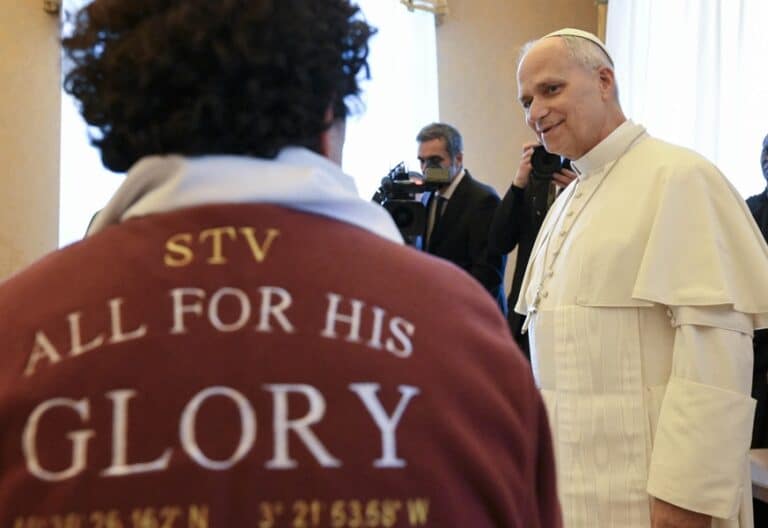 León XIV, durante una audiencia en el palacio apostólico