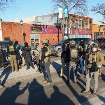 Manifestantes en Minneapolis luego de los disparos de agentes de ICE. Foto: EFE
