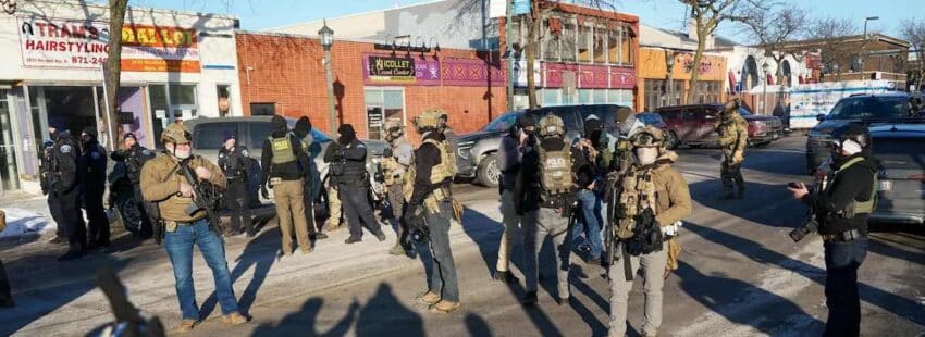 Manifestantes en Minneapolis luego de los disparos de agentes de ICE. Foto: EFE