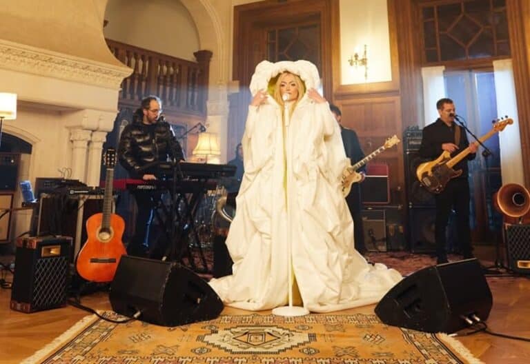 La Oreja de Van Gogh interpreta ‘Todos estamos bailando la misma canción’