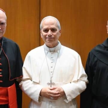 Papa León XIV, cardenal Carlos Aguiar y obispo Acero