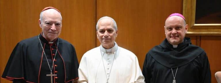 Papa León XIV, cardenal Carlos Aguiar y obispo Acero