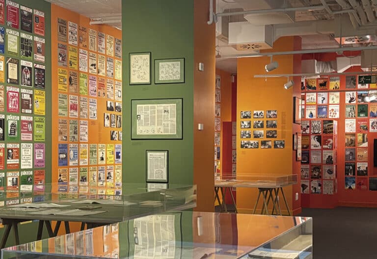 Muestra con las 815 portadas de ‘El Ciervo’ expuestas en la librería Blanquerna.