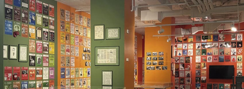 Muestra con las 815 portadas de ‘El Ciervo’ expuestas en la librería Blanquerna.