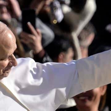 León XIV, durante una audiencia general