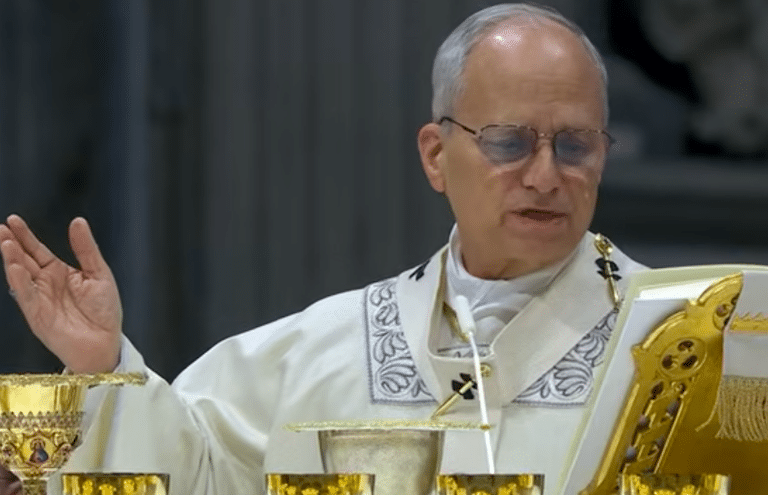 León XIV pide a los consagrados “despertar al mundo” con una vida entregada y profética