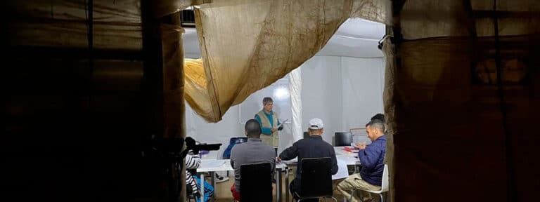 Hermana de la Compañía de María. Después de 40 años enseñando a pie de aula en Cataluña, se