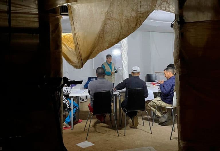 Hermana de la Compañía de María. Después de 40 años enseñando a pie de aula en Cataluña, se