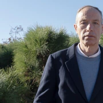 Francesc Torralba, en su domicilio de Barcelona (Foto: Agustí Codinach)