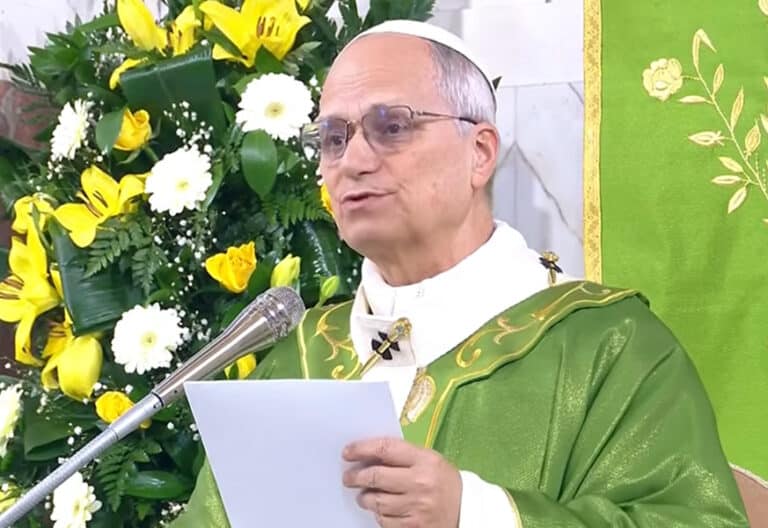 León XIV arranca en la periferia su primera gira por las parroquias romanas