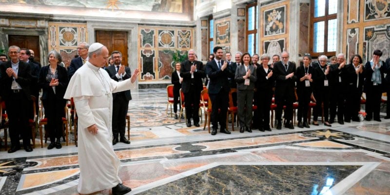 El papa León XIV recibe a los participantes en la Sesión Plenaria del Dicasterio para los Laicos,