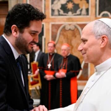 El papa León XIV recibe a los participantes en la Sesión Plenaria del Dicasterio para los Laicos,