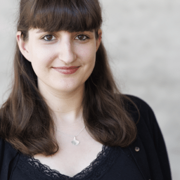 Anna Kassin, periodista