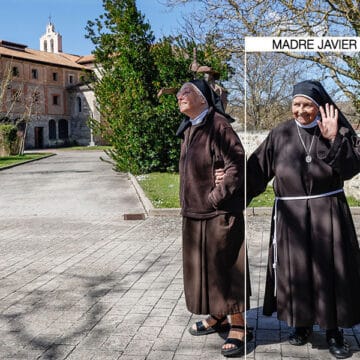 La madre Javier Soto (en el centro), sor María Mercedes Iradi (dcha.) y sor Carmen Ruiz (izda.),
