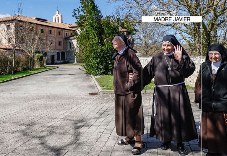 La madre Javier Soto (en el centro), sor María Mercedes Iradi (dcha.) y sor Carmen Ruiz (izda.),
