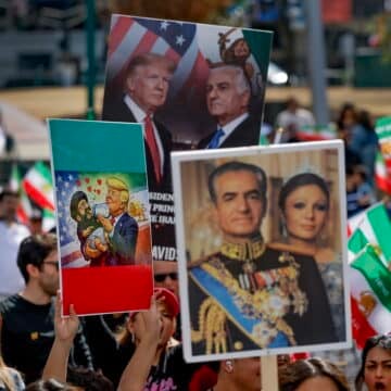 Exiliados iraníes en Atlanta celebran la muerte de Jamenei