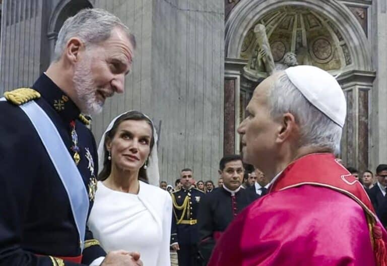 Felipe VI y Letizia, con León XIV