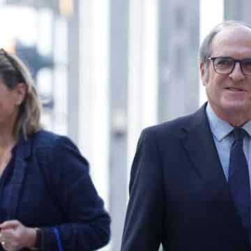 Ángel Gabilondo entrega en el Parlamento el informe sobre la actividad en 2025 del Defensor del