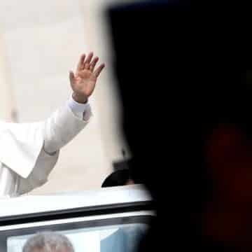 León XIV, en la Plaza de San Pedro