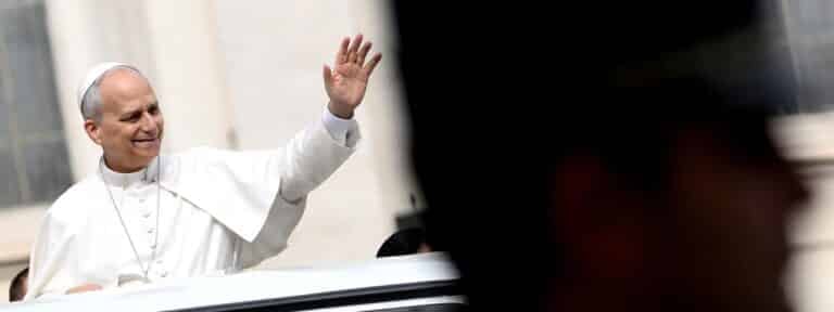 León XIV, en la Plaza de San Pedro