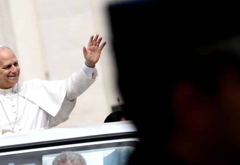 León XIV, en la Plaza de San Pedro