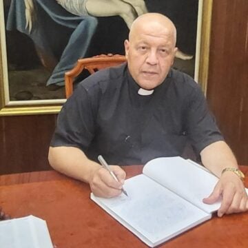 Padre Pierre, párroco de Kleya