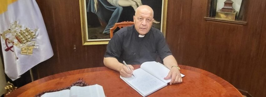 Padre Pierre, párroco de Kleya