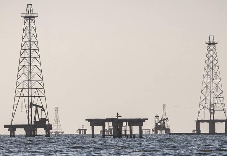 Plataformas petroleras en el lago de Maracaibo (Venezuela).