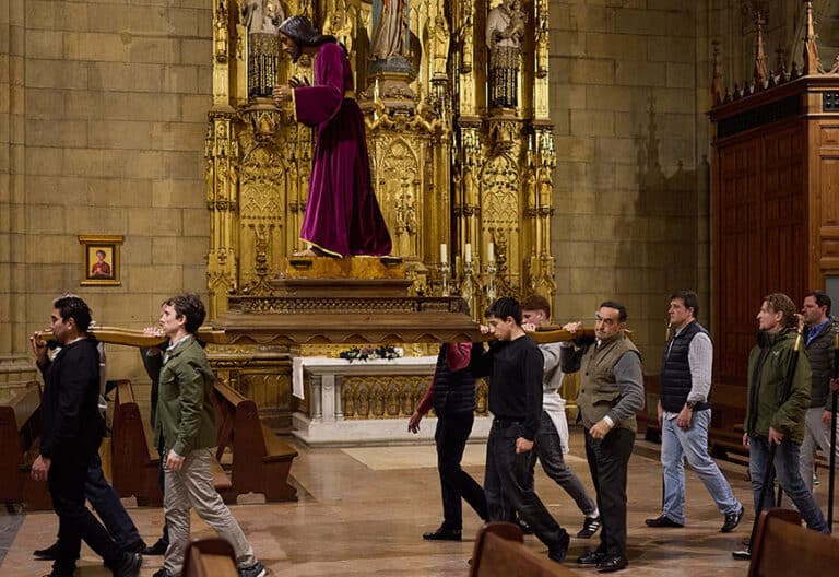 Un grupo de laicos ha retomado las procesiones en San Sebastián. Foto: Manuel Díaz de Rada/