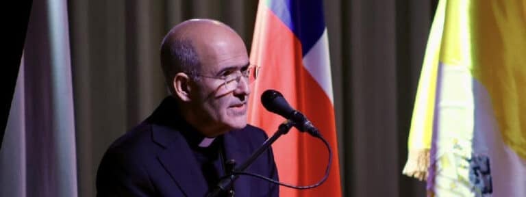 El prefecto del Dicasterio para la Cultura y la Educación llamó a “trazar nuevos mapas de